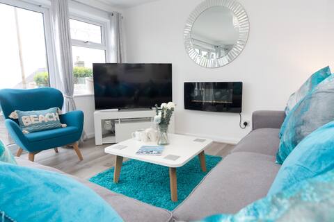 Popular Airbnb listing: Craig Y Nos - Beach House in Benllech in Benllech 'B', Llanbedrgoch, Benllech 'A', Brynteg