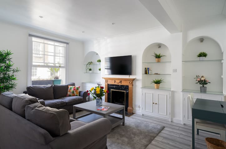 Chelsea 2 bed house + Garden