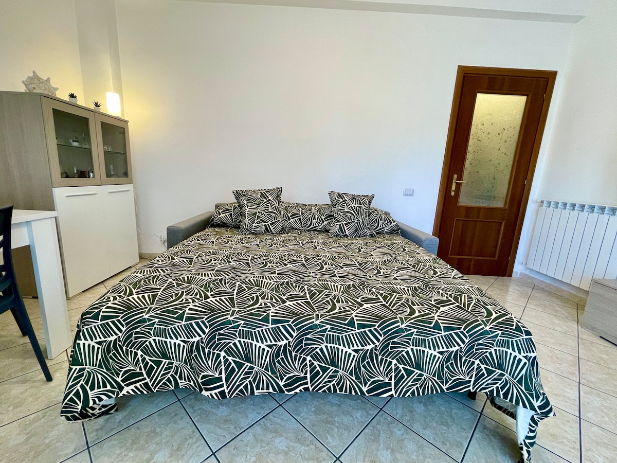 Top Airbnb: Elegant Apartment, Ladispoli, Spacious Balcony à Ladispoli