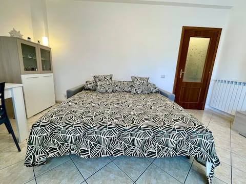 Top Airbnb: Elegant Apartment, Ladispoli, Spacious Balcony in Ladispoli