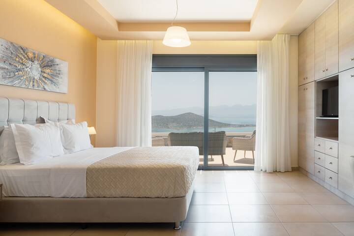 Enjoy Spinalonga Views at 4BR Villa Close to Beach gallery image 5