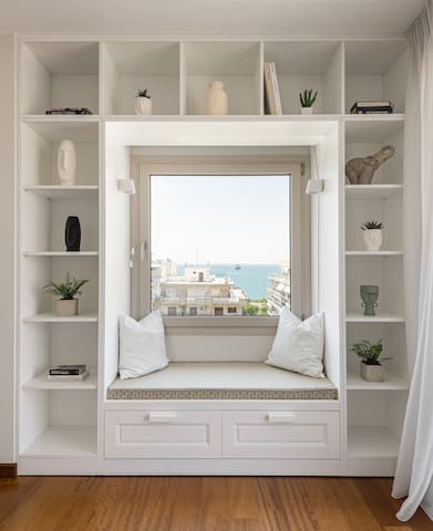 2-BR Luxury Apartment with Enchanting Sea View