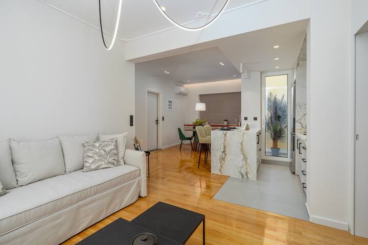 Luxury Apt with Acropolis view Balcony and Jacuzzi gallery image 3