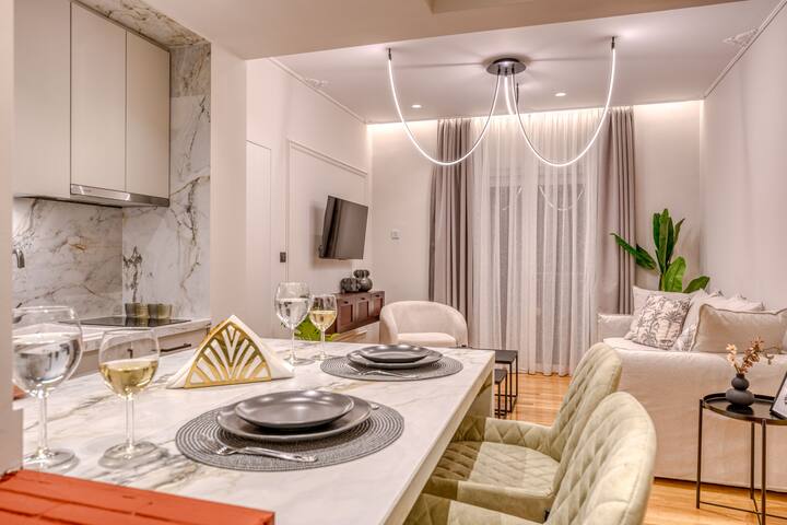 Luxury Apt with Acropolis view Balcony and Jacuzzi gallery image 5