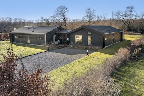 Large luxury cottage