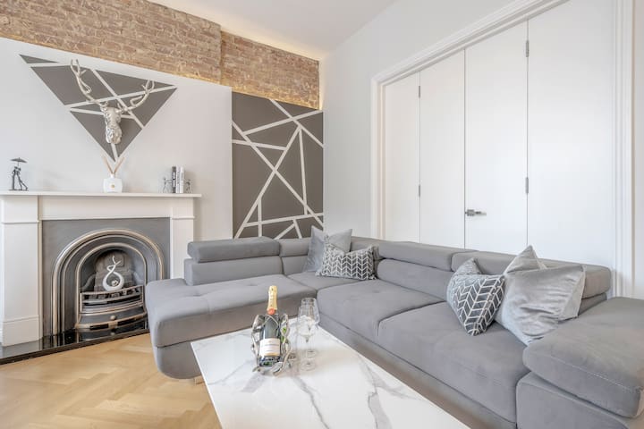 3 Bed 2 Bath by Sherlock home’s museum