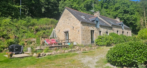 Ker Adèle: cozy cottage & hot tub in the forest