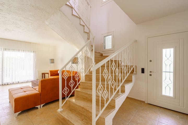Stone Villa Near Long Beach & Kusadasi Mall - Kuşadası
