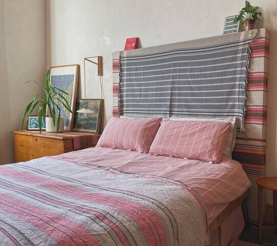 Leafy & Spacious Artists Home. Super Central. gallery image 5