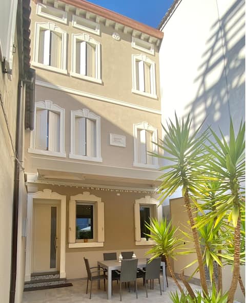 Casa Lova- Spacious holiday home near the beach