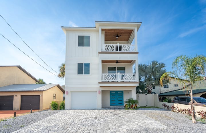 Sandcastle On 2nd | New Build '24 | Free Golf Cart - St. Augustine Beach, FL