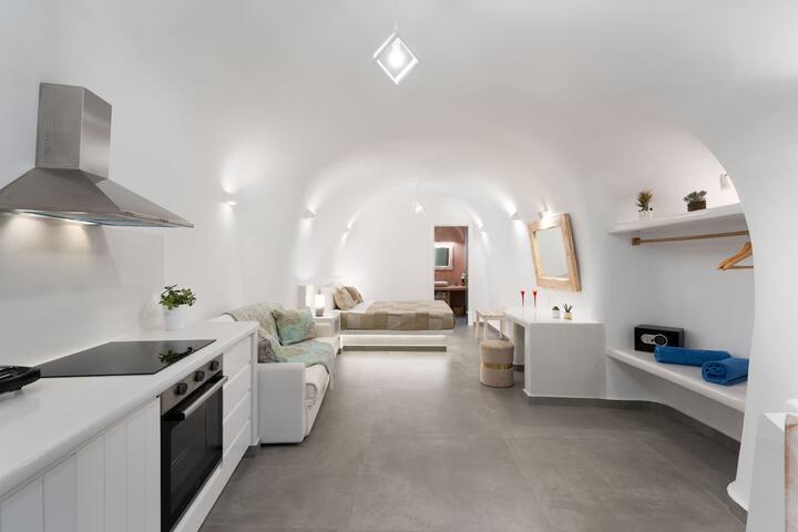 NEW Lux Yiota Collection 3 Suites & 3 Jacuzzi gallery image 5