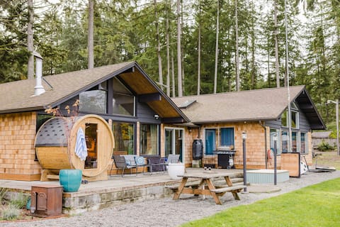 BlueCanoe - Lakeside luxury w/ private dock