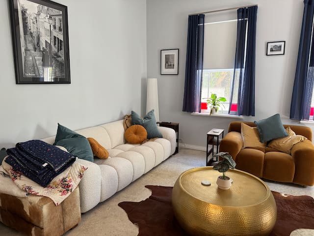 Spacious Perth Hills home with pool & nature views gallery image 2