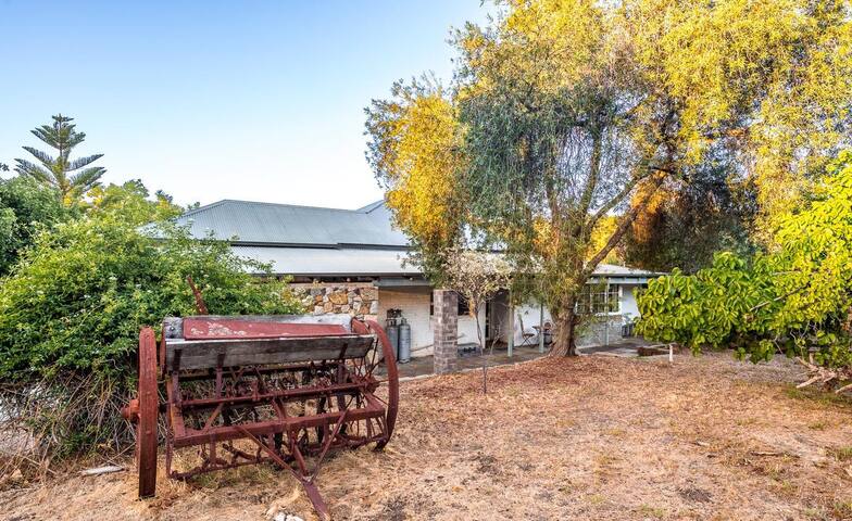 Spacious Perth Hills home with pool & nature views gallery image 3