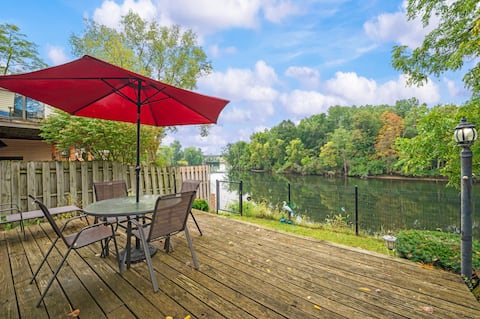 Riverside Retreat! Walk to Downtown, YMCA, Fishing