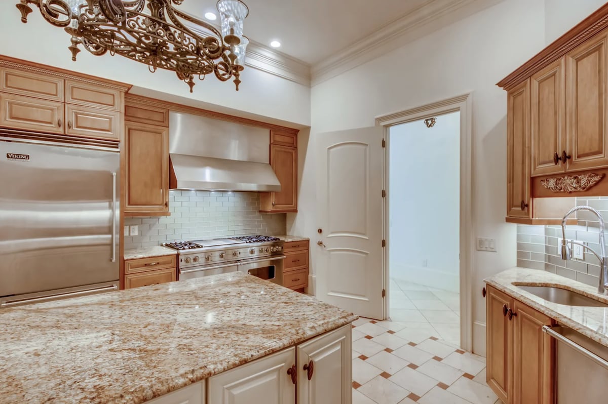 Luxury Mansion (12,900 sqft) on 54+ Acres w/ Pool