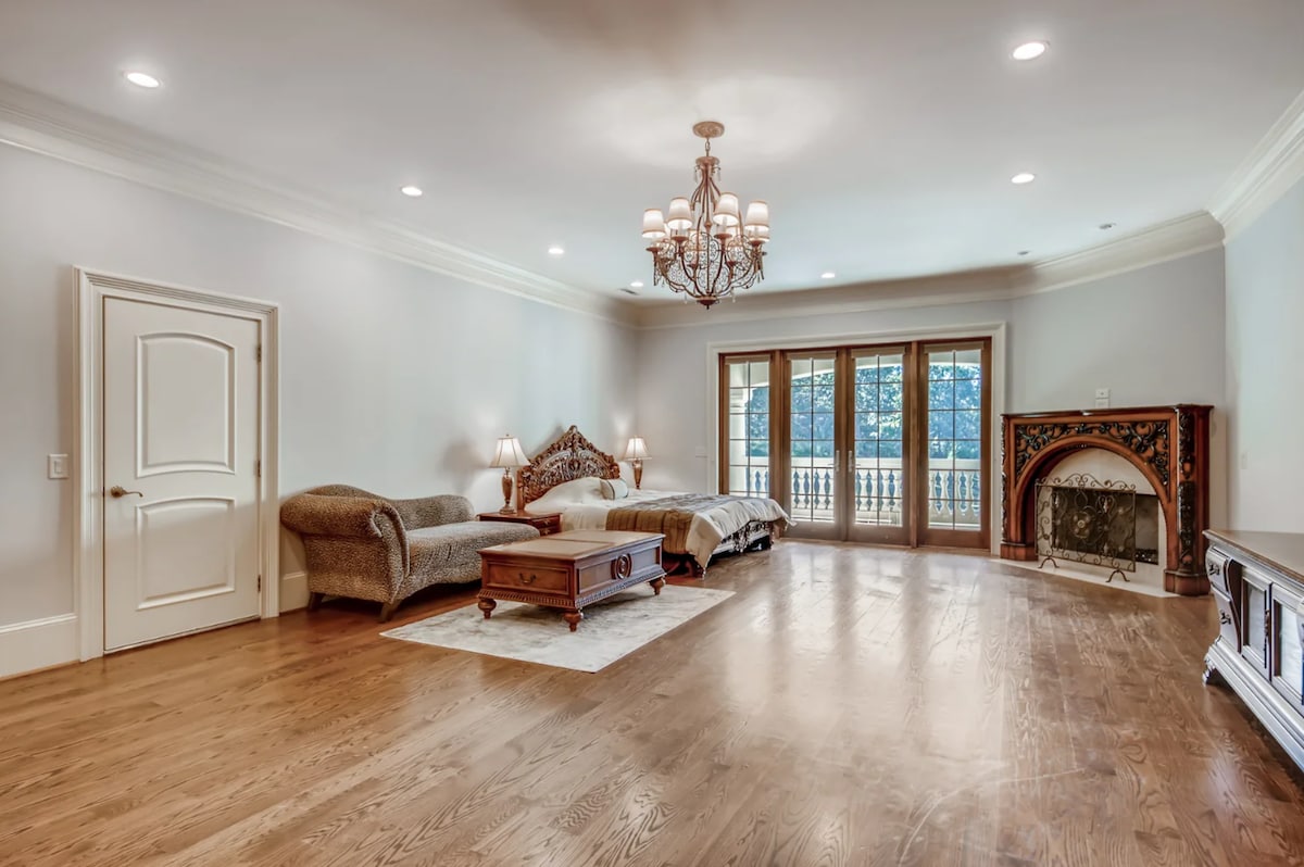 Luxury Mansion (12,900 sqft) on 54+ Acres w/ Pool