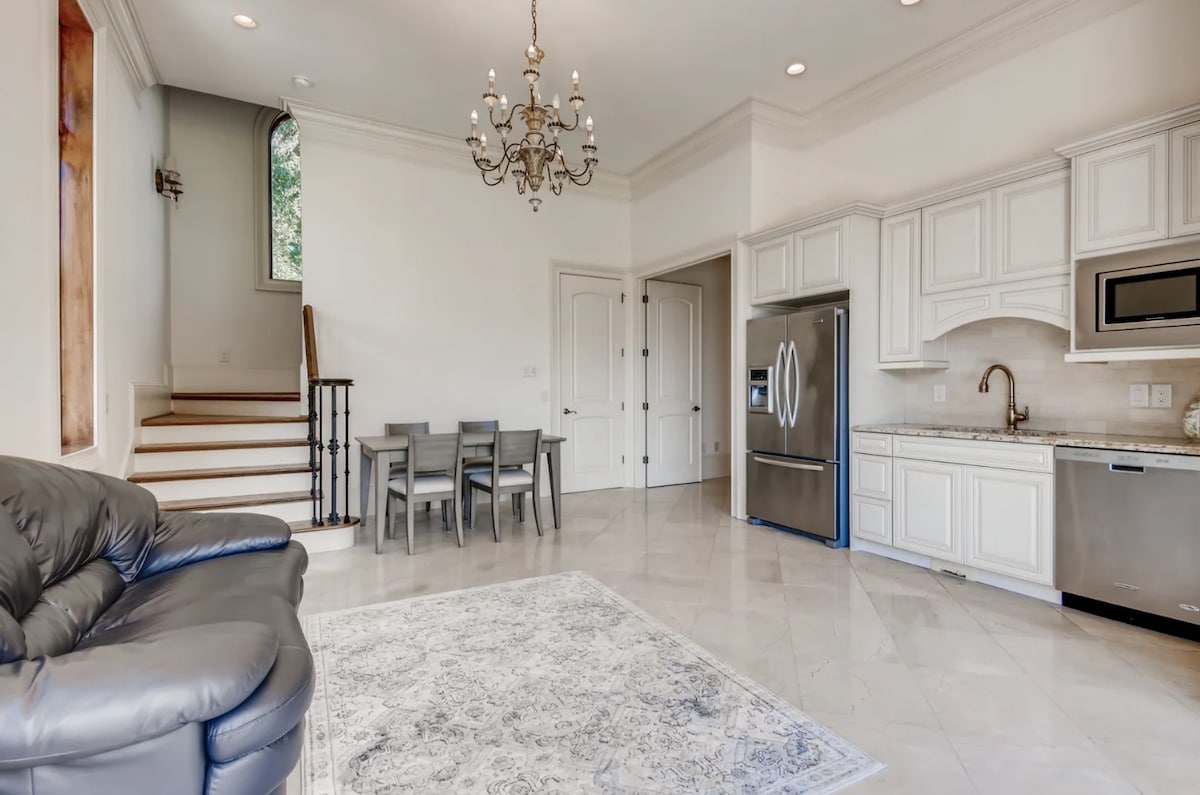 Luxury Mansion (12,900 sqft) on 54+ Acres w/ Pool