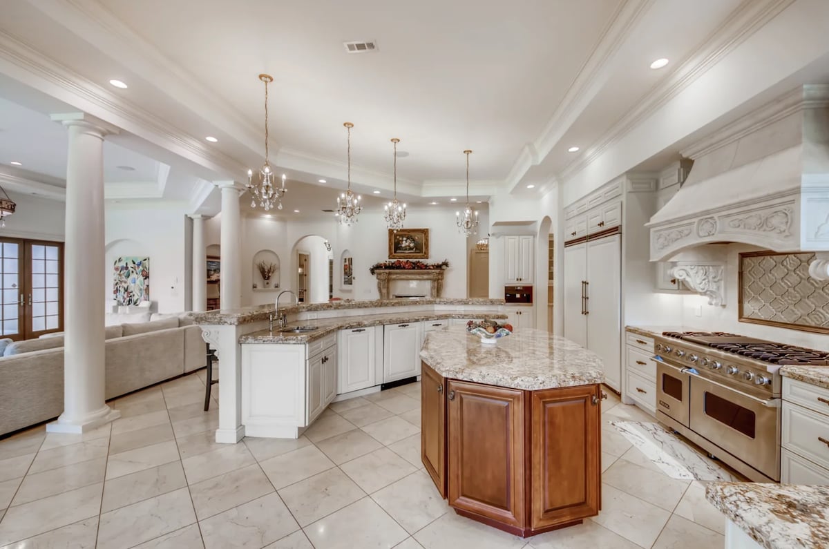 Luxury Mansion (12,900 sqft) on 54+ Acres w/ Pool