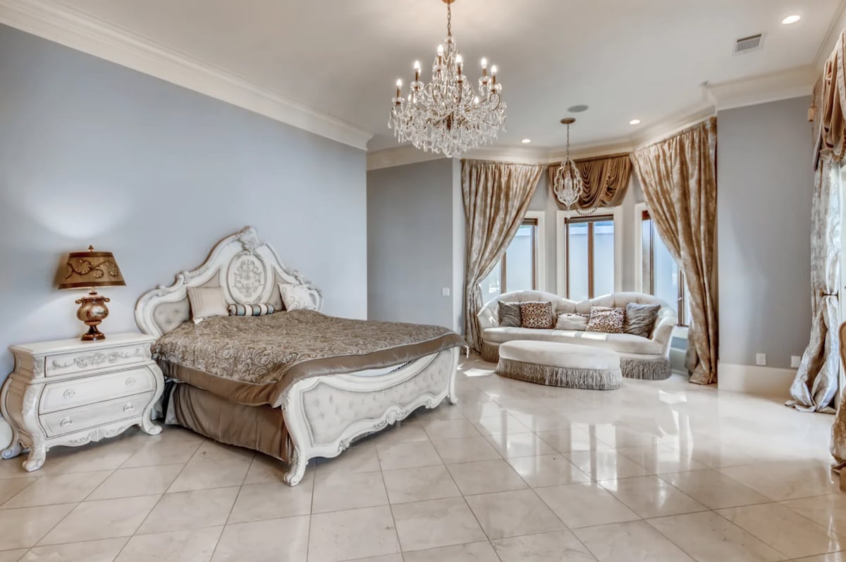 Luxury Mansion (12,900 sqft) on 54+ Acres w/ Pool