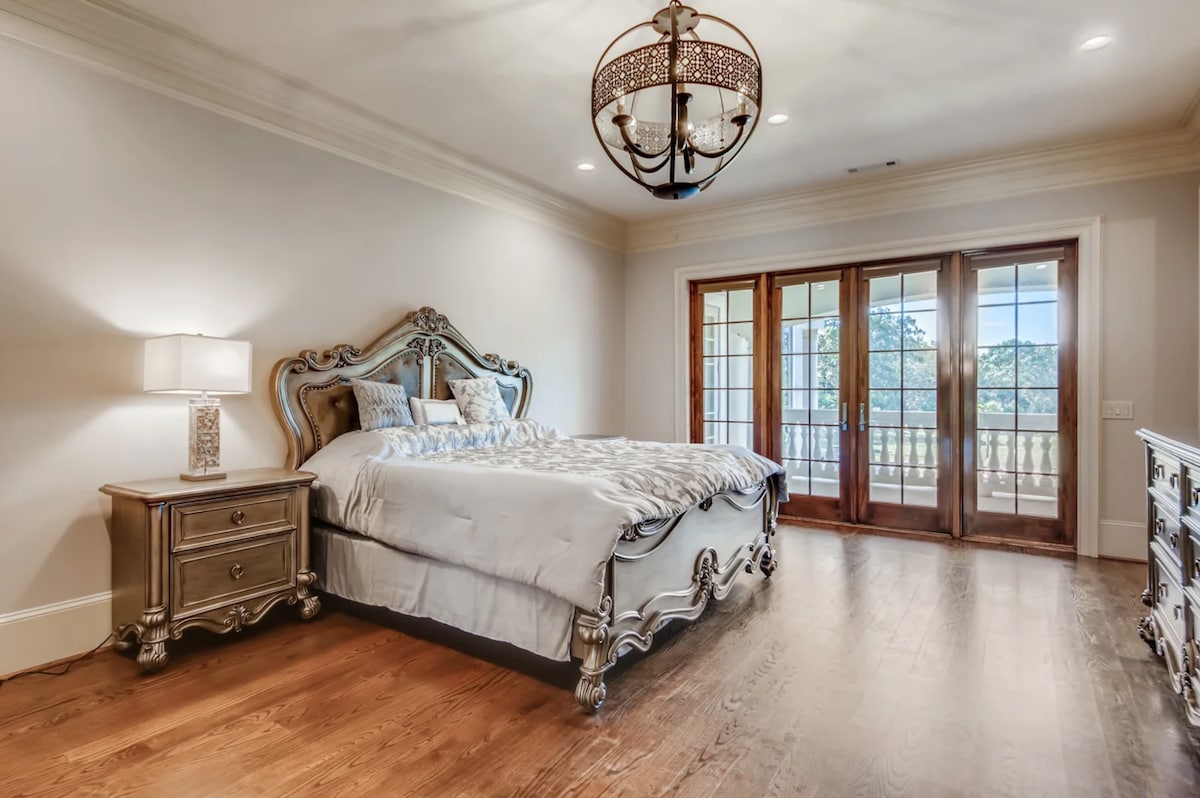 Luxury Mansion (12,900 sqft) on 54+ Acres w/ Pool