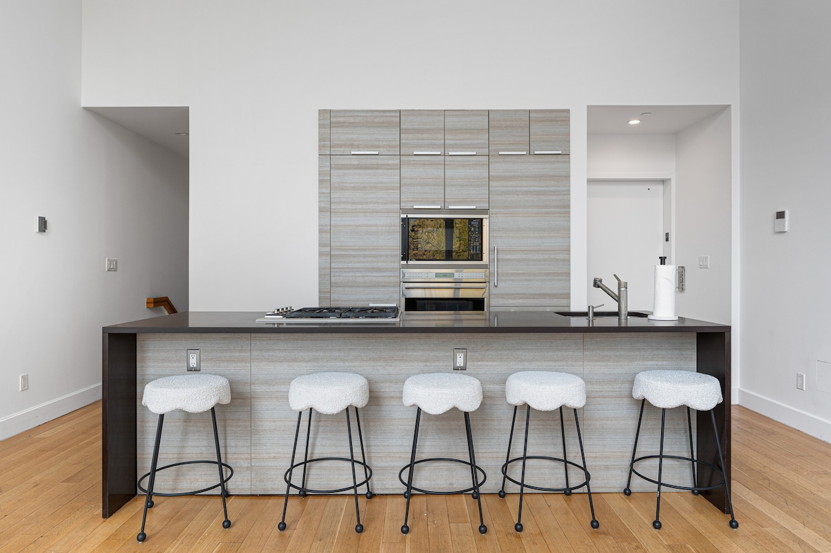Designer Loft with Rooftop in Midtown NYC — venue photo 2