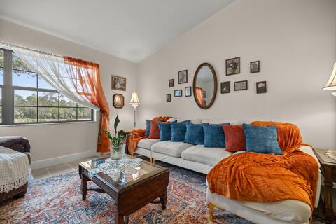 Cozy Country Escape-Devil's Den, HITS, Blue Grotto