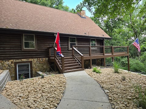 Cozy log cabin, 25 mins to Broadway