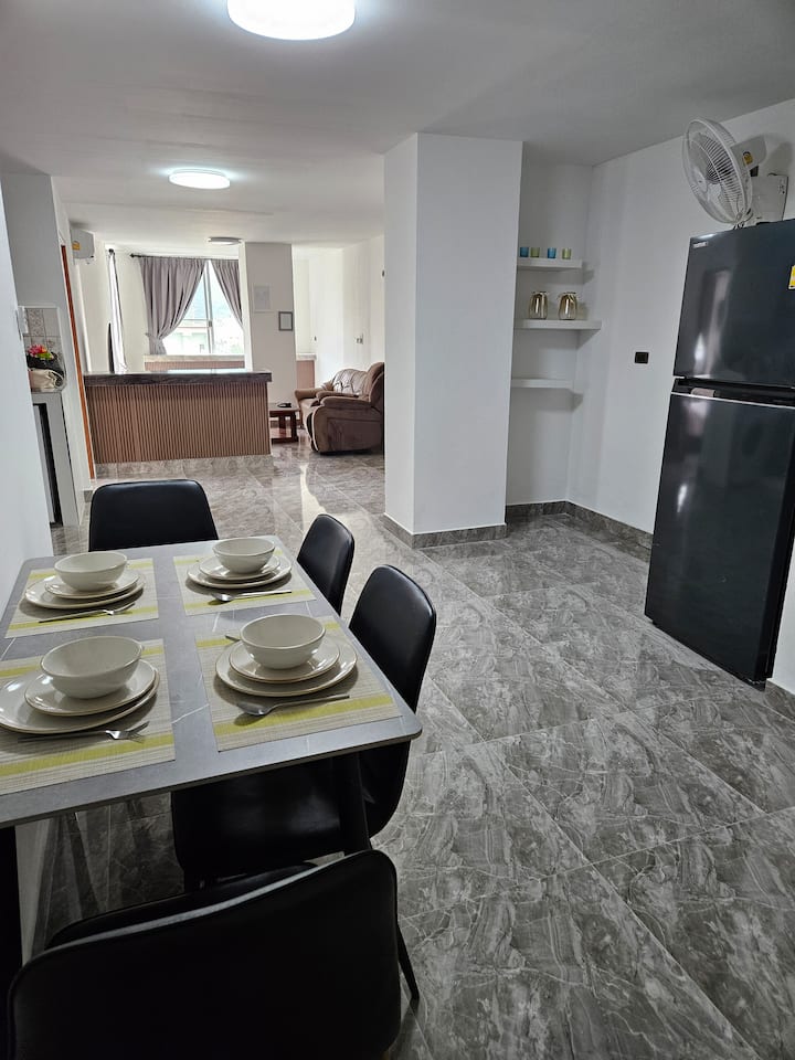 902/2: 91 Sm Fully Renovated Luxurious Apartment. - Chiang Mai
