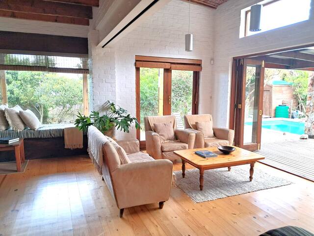 Seagulls Rest gallery image 2