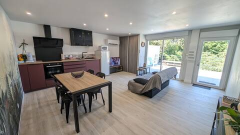 Quiet, 2 bedrooms, terrace, Wi-Fi, connected TV, A/C