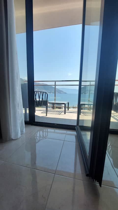 Lungo Mare, Mon Cheri Vlora 2+1