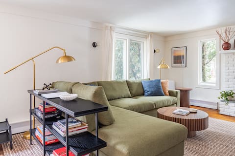 Top Airbnb: Black A-Frame: Catskills Cabin in Kerhonkson