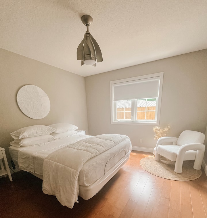 Двойно легло Sealy Posturepedic регулируемо легло. Идеално за спане, четене, работа или гледане на шоу на устройството ви. 