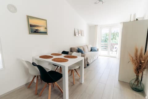 Successful Airbnb property: Cozy apartment in Jadranovo w/terrace in Jadranovo