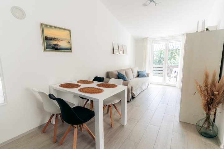 Cozy Apartment In Jadranovo W/terrace - Njivice, Omišalj