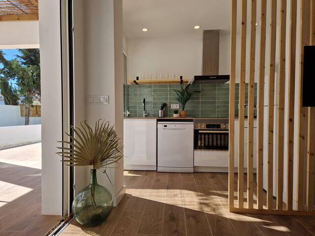 Apartamento con terraza planta baja 6p gallery image 4