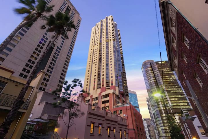 An iconic building in the heart of the Rocks.