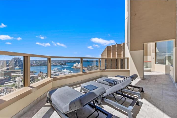 View from the shared recreation area with stunning views of the Sydney Harbour Bridge & Opera House!