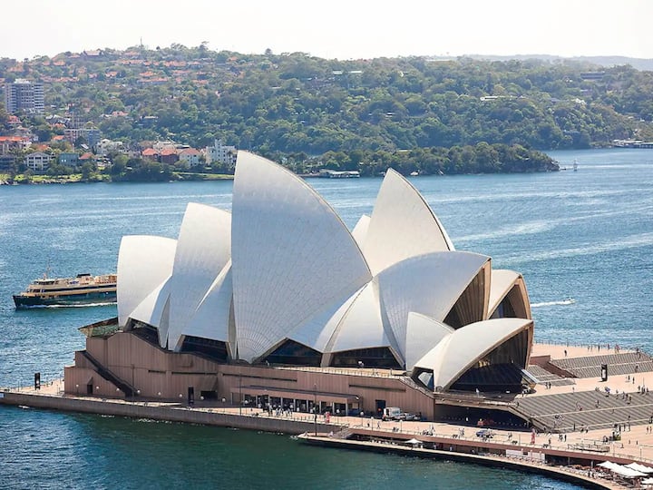 The Opera House is just a 5 min walk away