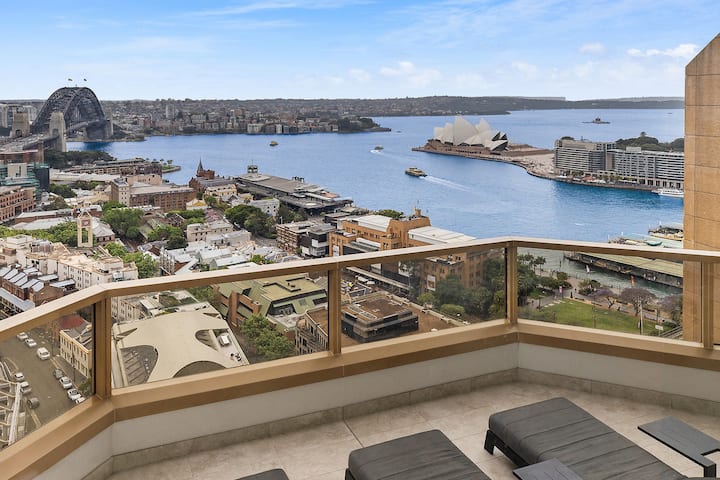 View from the shared recreation area with stunning views of the Sydney Harbour Bridge & Opera House!