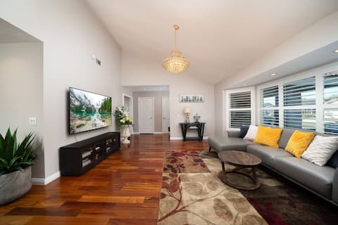 Popular Airbnb listing: Lovely Spacious Home, SNA, Disneyland & Beaches in Santa Ana