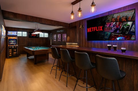 Woodland Retreat: Dog-Friendly w/Arcade Vibe