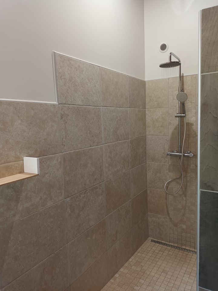 Tuš-kabina u spavaćoj sobi