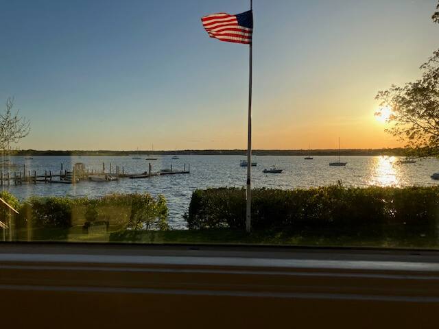 Jamestown Waterfront 4 BR Home gallery image 5