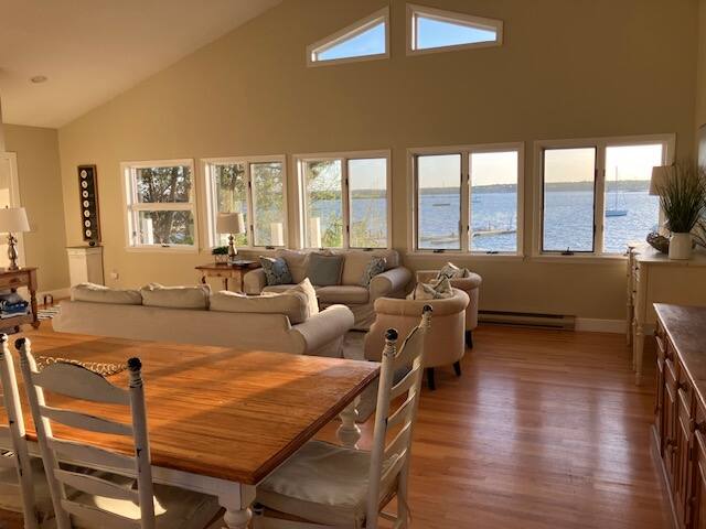 Jamestown Waterfront 4 BR Home gallery image 2