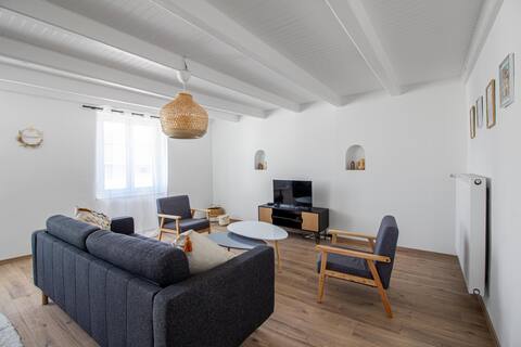 Sweet-Pastel: private parking, terrace, spacious