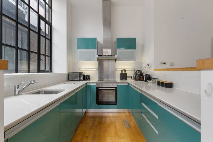 King’s Cross Station | Warehouse Apartment! gallery image 3