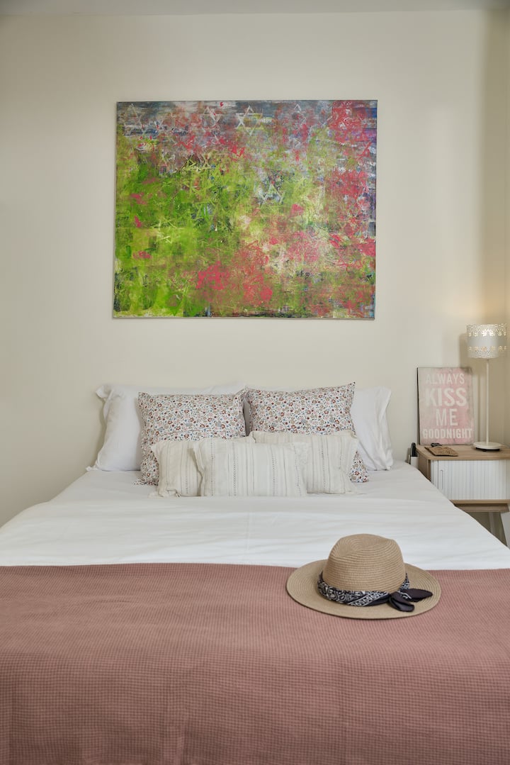 Comfortable double room with warm decor — luxury group accommodation Ashdod Israel